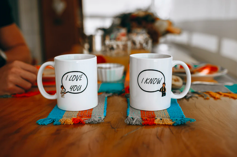 Mugs that say 'I love you' and 'I know'